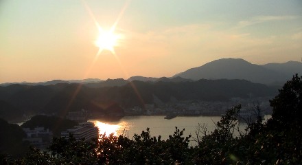 ホテル浦島さん館内「狼煙山遊園」からの夕陽